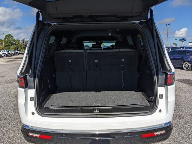 2023 Jeep Wagoneer Base