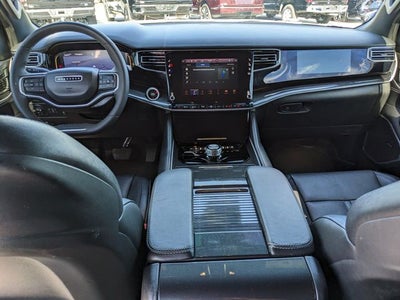 2023 Jeep Wagoneer Base