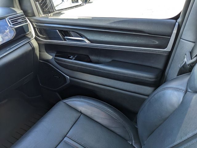 2023 Jeep Wagoneer Base
