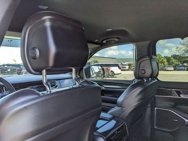 2023 Jeep Wagoneer Base