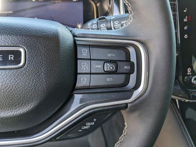 2023 Jeep Wagoneer Base