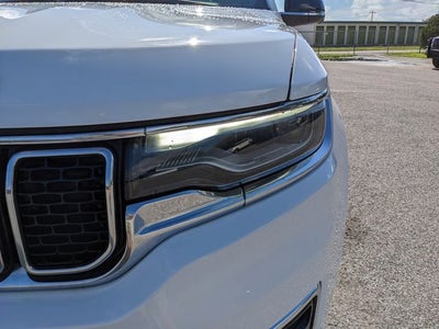 2023 Jeep Wagoneer Base