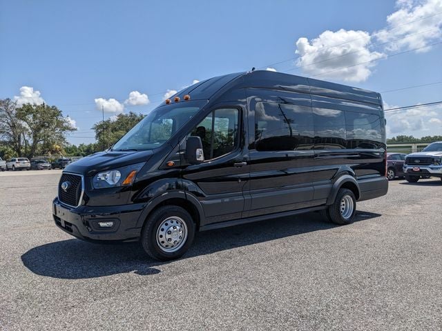 2025 Ford Transit-350 XLT 15 passenger