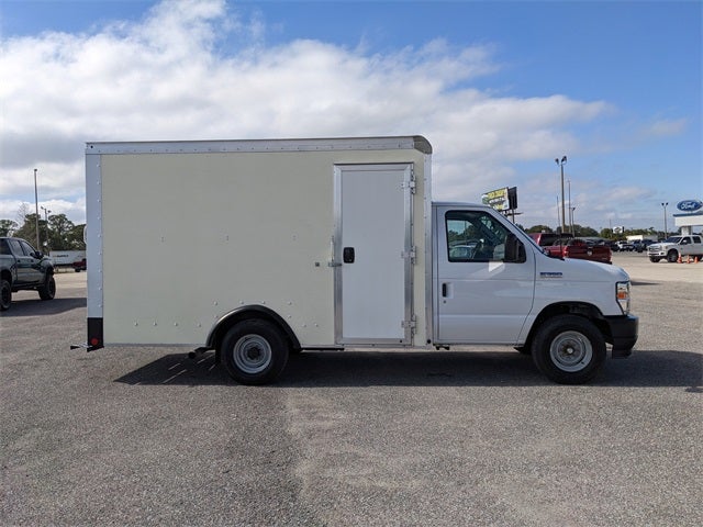 2023 Ford E-350SD Base Cutaway