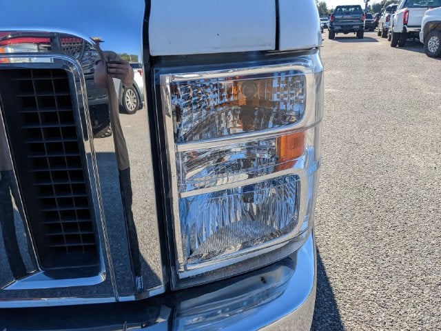 2023 Ford E-450SD Base
