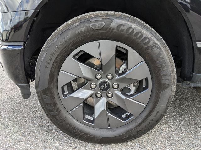 2025 Ford F-150 Lightning Lariat