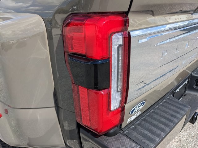 2027 Ford F-350SD Platinum DRW