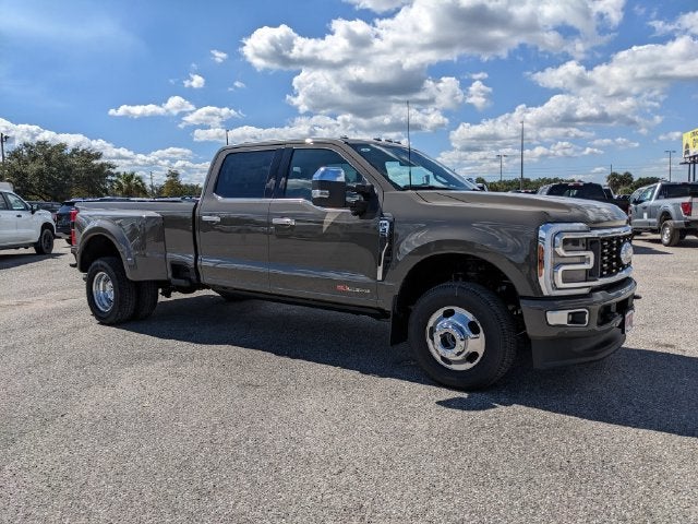 2027 Ford F-350SD Platinum DRW