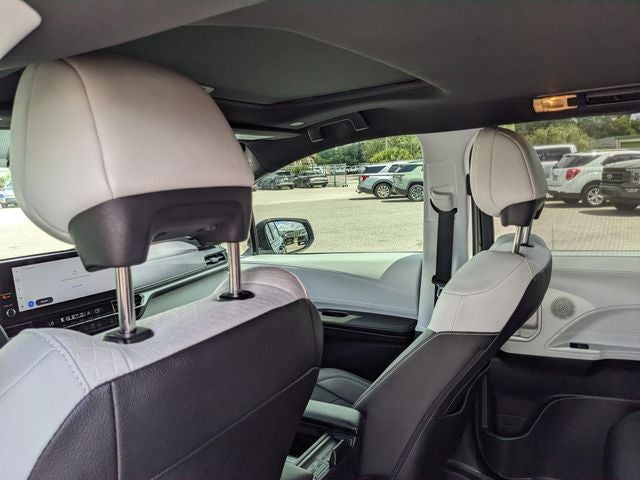 2025 Toyota Sienna XSE 7 Passenger