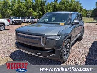 2025 Rivian R1S Adventure