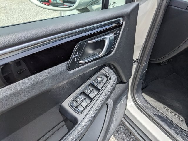 2023 Porsche Macan T - Photo 22